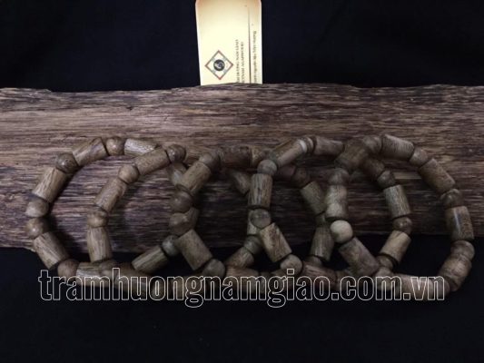 Vòng trầm hương tự nhiên Lào